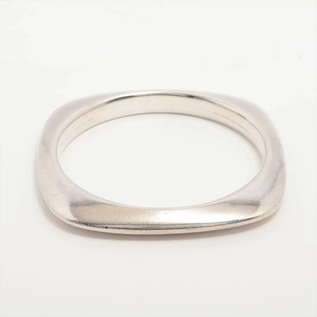 TIFFANY SQUARE BANGLE 925: Tiffany Square Bangle 925 Brand: Tiffany Type/Style: Bracelet Material: 925, Color: Silver Size: (CM) Bracelet length:19 Accessories: None Accessories Notice: When purchasing pre-owned goods, please