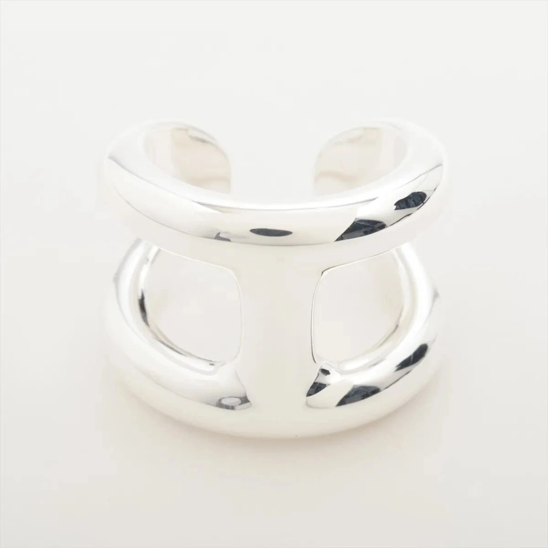 HERMES OSMO'S GM RING: Hermes Osmo's GM Ring Brand: Hermes Type/Style: Ring Material: 925, Color: Silver Size: 5.25 US Accessories: None Accessories Notice: When purchasing pre-owned goods, please refer to the photos of