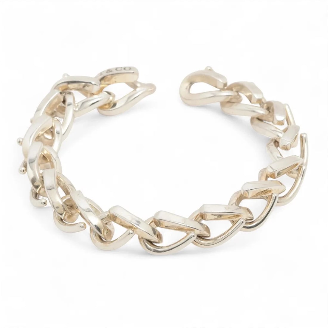 TIFFANY FORGE LARGE LINK BRACELET 18 925 SILVER: Tiffany forge Large link Bracelet 18 925 Silver Brand: Tiffany Type/Style: Bracelet Material: 925, Color: Silver Size: (CM) Bracelet length:18.5 Accessories: None Accessories Notice: When purchasing