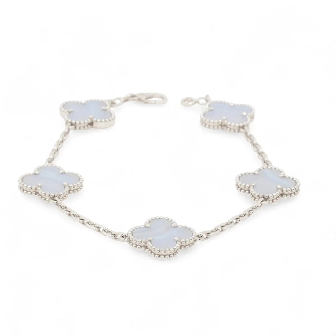 VAN CLEEF & ARPELS ALHAMBRA 5P CHALCEDONY BRACELET 750(WG): Van Cleef & Arpels Alhambra 5P Chalcedony Bracelet 750(WG) Brand: Van Cleef & Arpels Type/Style: Bracelet Material: 750(WG), Color: WG Size: (CM) Bracelet length:19.8 Accessories: None Accessories