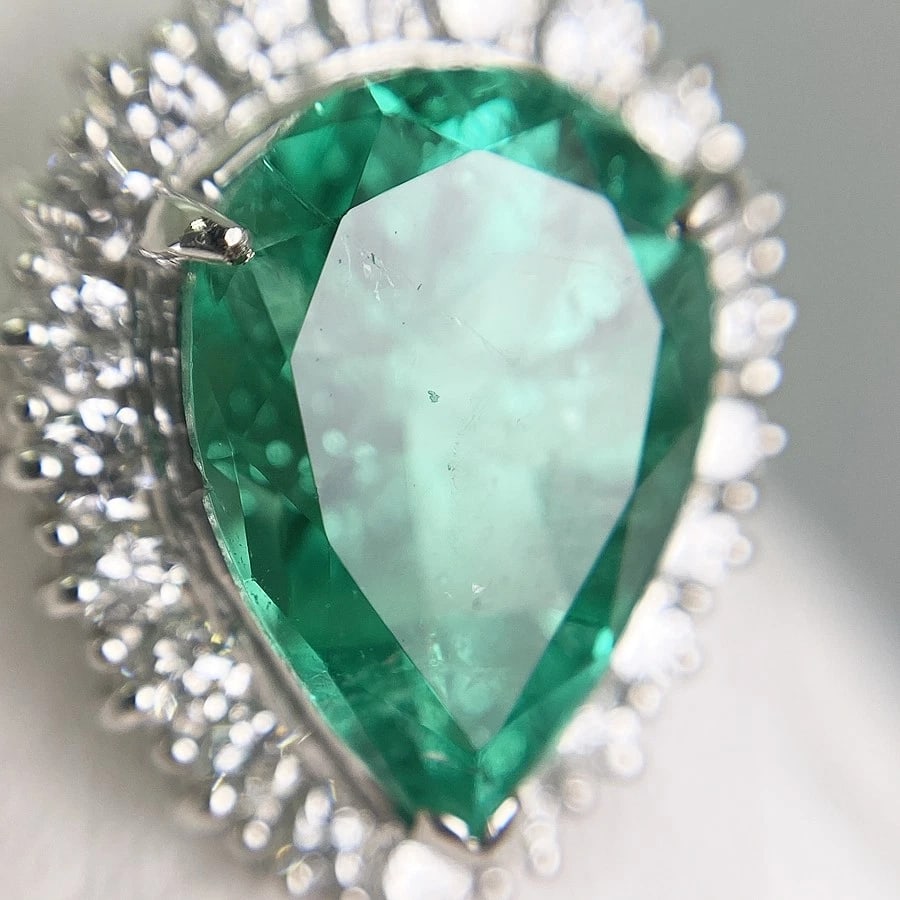 RING PLATINUM EMERALD DIAMOND - 6