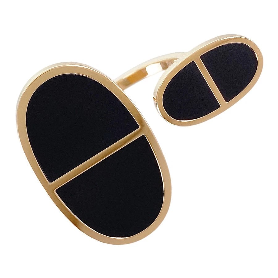 HERMES CHAINE D'ANCRE VERSO ROSE GOLD RING: HERMES Chaine d'Ancre Verso Rose gold Ring Brand: HERMES Type/Style: Ring Material: 18K Rose Gold Ceramic, Color: Rose Gold Size: 6.5 US Accessories: None Accessories Notice: When purchasing