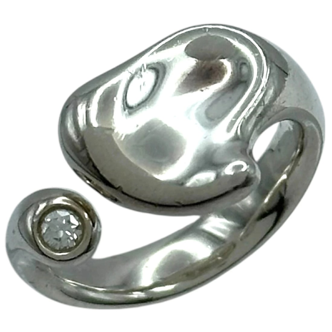 TIFFANY FULL HEART RING SILVER 925: Tiffany Full Heart Ring Silver 925 Brand: Tiffany & Co. Type/Style: Ring Material: SV925, Color: Silver Size: 4.75 - 5 US Accessories: None Accessories Notice: When purchasing pre-owned goods, please
