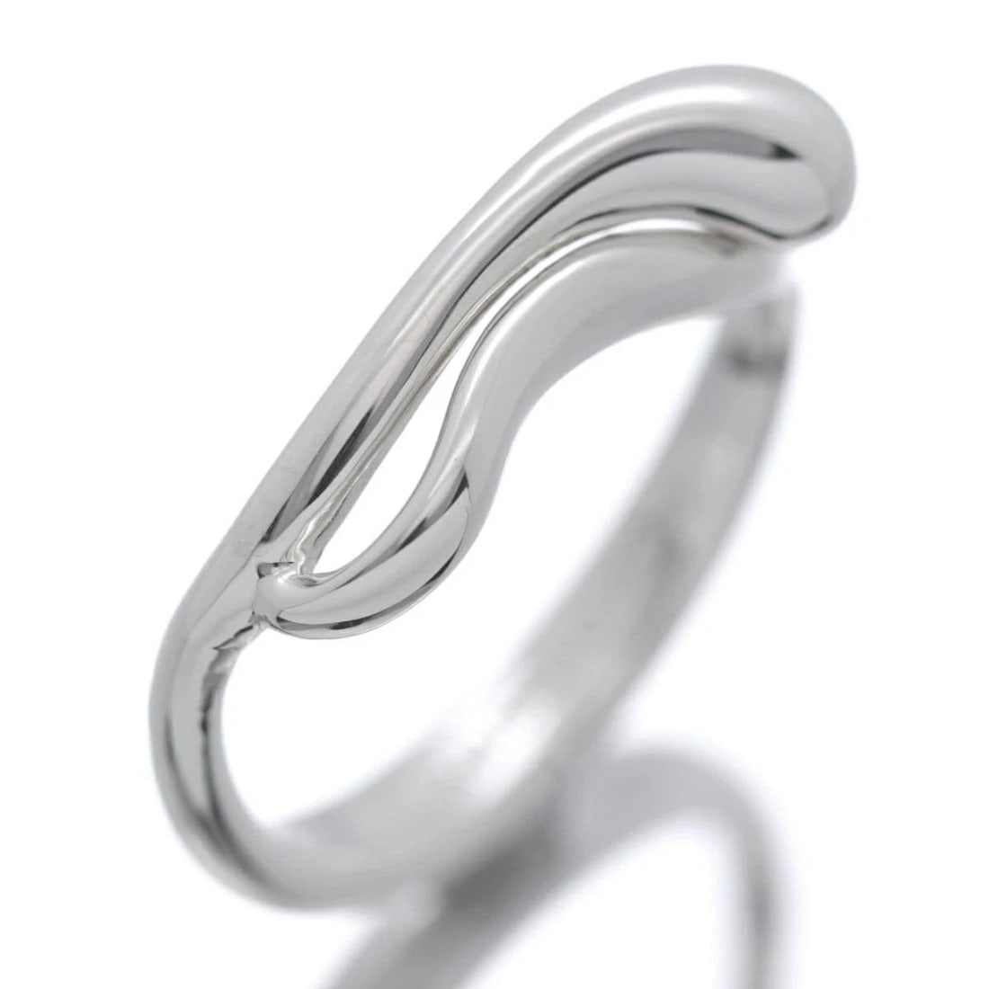TIFFANY ELSA PERETTI TEARDROP RING: Tiffany Elsa Peretti Teardrop Ring Brand: Tiffany & Co. Type/Style: Ring Material: SV925, Color: Silver Size: US 4.75 Accessories: None Accessories Notice: When purchasing pre-owned goods,