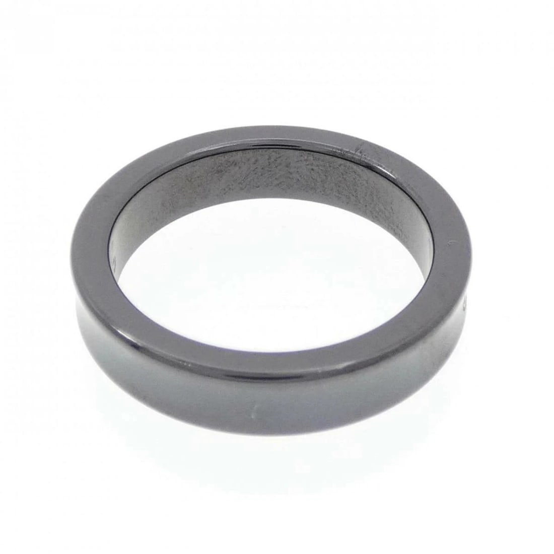 TIFFANYNARROW TITANIUM RING: TiffanyNarrow Titanium Ring Brand: Tiffany & Co. Type/Style: Ring Material: Titanium, Color: None Size: US 5.0 Accessories: None Accessories Notice: When purchasing pre-owned goods, please refer to