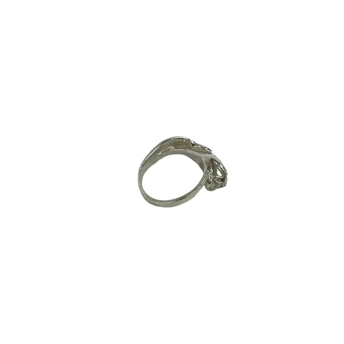 TIFFANY & CO. TULIP RING: Tiffany & Co. Tulip Ring Brand: Tiffany & Co. Type/Style: Ring Material: Sterling Silver 925, Color: Silver Size: US4 Accessories: None Accessories Notice: When purchasing pre-owned goods, please