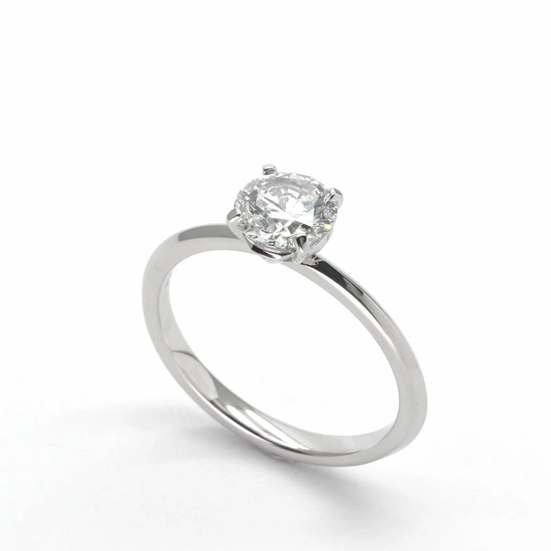TIFFANY&CO. DIAMOND & PLATINUM BAND: Tiffany&Co. Diamond & Platinum Band Brand: Tiffany & Co. Type/Style: Ring Material: Pt950, Color: PT Size: US 3.25 Accessories: None Accessories Notice: When purchasing pre-owned goods, pl