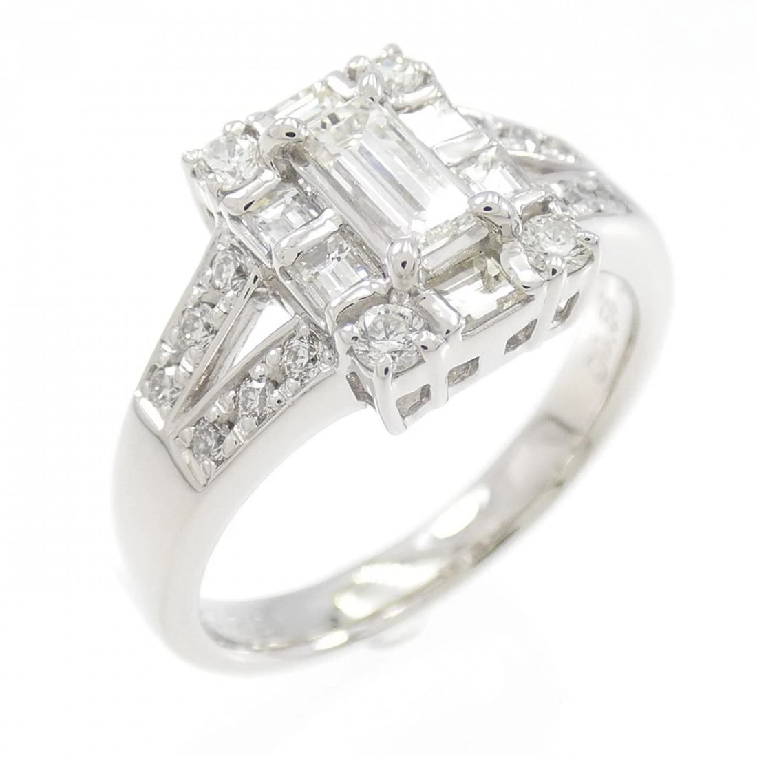 PT DIAMOND RING: PT Diamond Ring Brand: Unbranded Type/Style: Diamond Ring Material: Platinum, Color: Platinum Size: US 5 1/4 Accessories: None Accessories Notice: When purchasing pre-owned goods, please refer to the