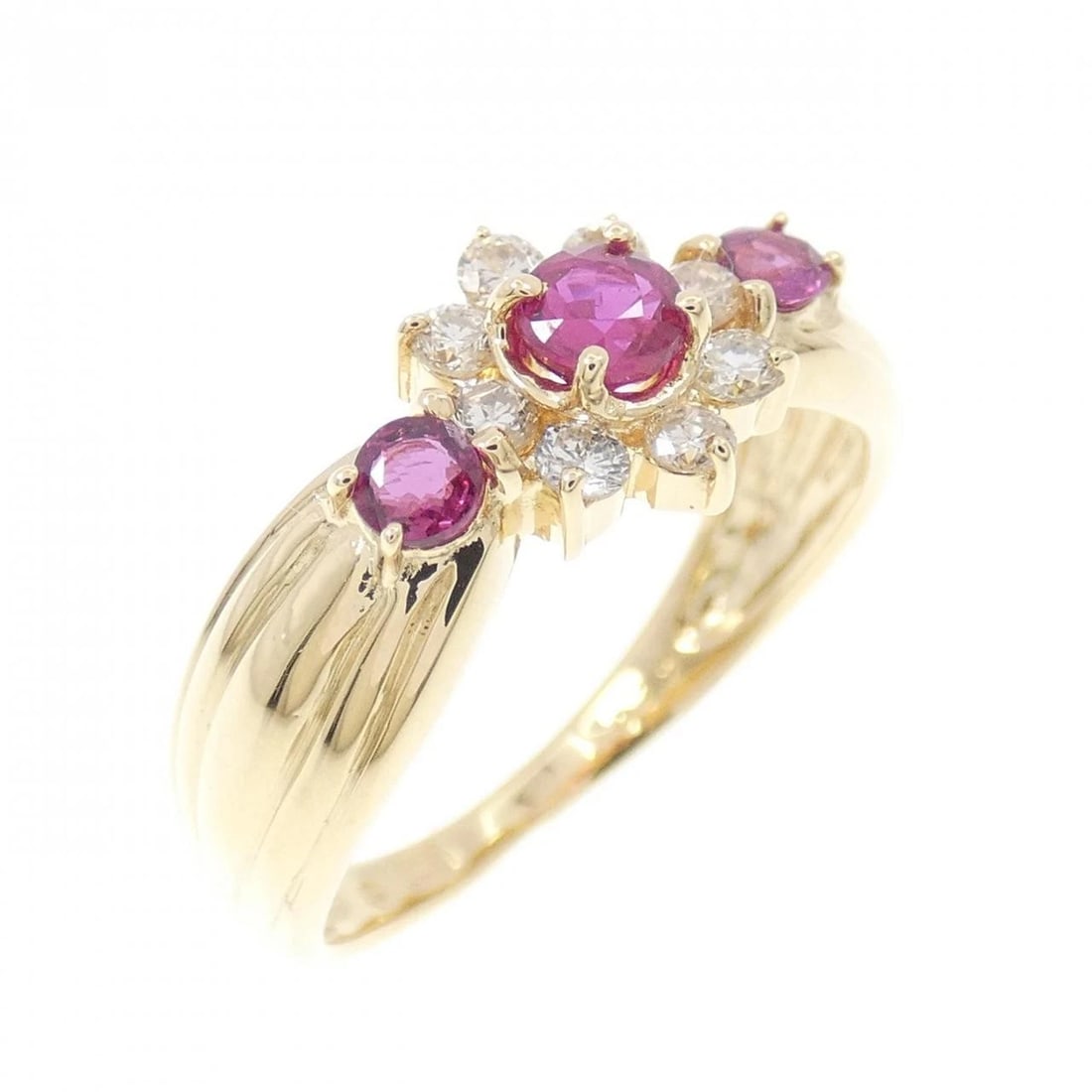 18K YELLOW GOLD RUBY RING: 18K Yellow Gold Ruby Ring Brand: Unbranded Type/Style: Ruby Ring Material: 18K Yellow Gold, Main Stone/Creation RubySecondary Stone Diamond Color: Yellow Gold Size: US 5 3/4 Accessories: None