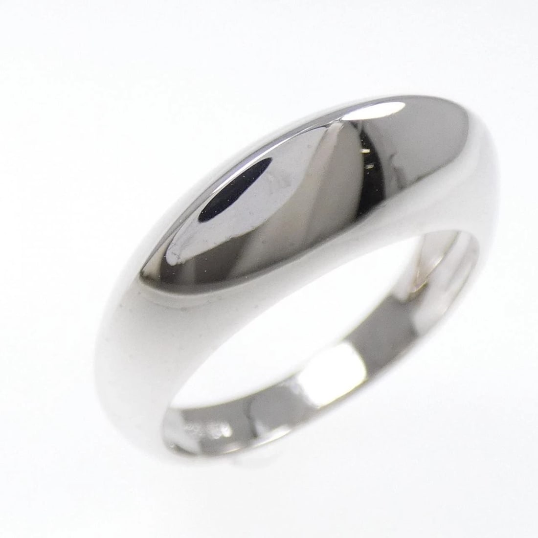 K18WG RING: K18WG Ring Brand: Unbranded Type/Style: Ring Material: K18WG, Color: White gold Size: US 6 1/4 Accessories: None Accessories Notice: When purchasing pre-owned goods, please refer to the photos of the