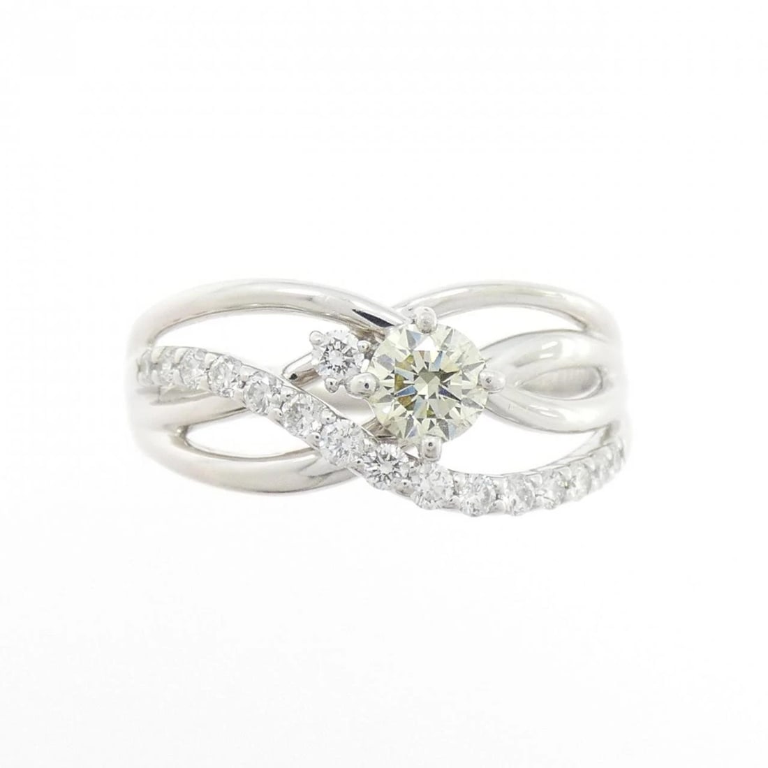 PT900 DIAMOND RING: PT900 Diamond Ring Brand: Unbranded Type/Style: Diamond Ring Material: Platinum900, Main Stone/Creation Natural Color: Platinum Size: US 5 3/4 Accessories: None Accessories Notice: When purchasing