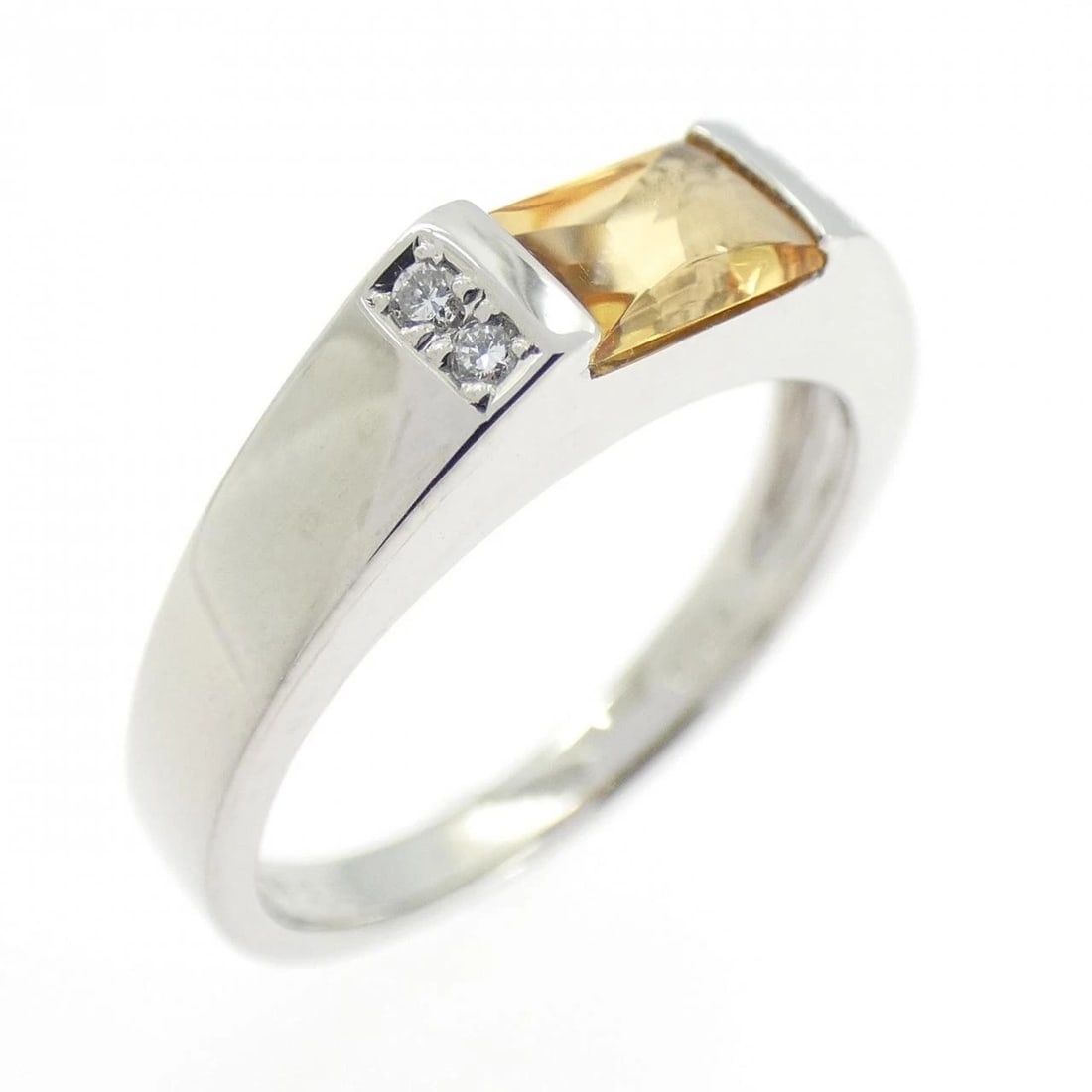 K18WG CITRINE RING: K18WG Citrine Ring Brand: Unbranded Type/Style: Citrine Ring Material: K18WG, Main Stone/Creation CitrinSecondary Stone Diamond Color: White gold Size: US 6 1/2 Accessories: None Accessories Notice: