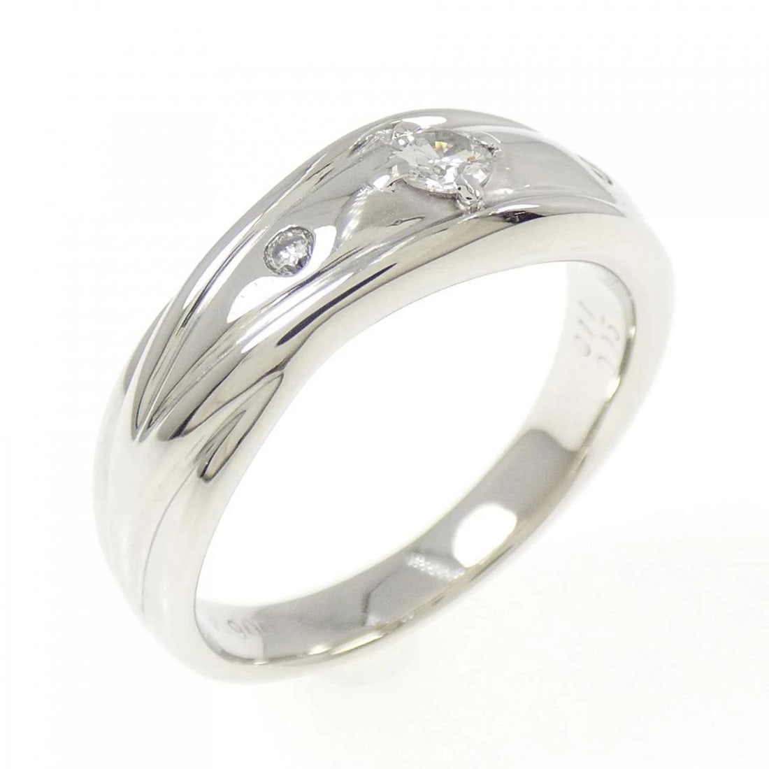PT900 DIAMOND RING: PT900 Diamond Ring Brand: Unbranded Type/Style: Diamond Ring Material: Platinum900, Color: Platinum Size: US 7 Accessories: None Accessories Notice: When purchasing pre-owned goods, please