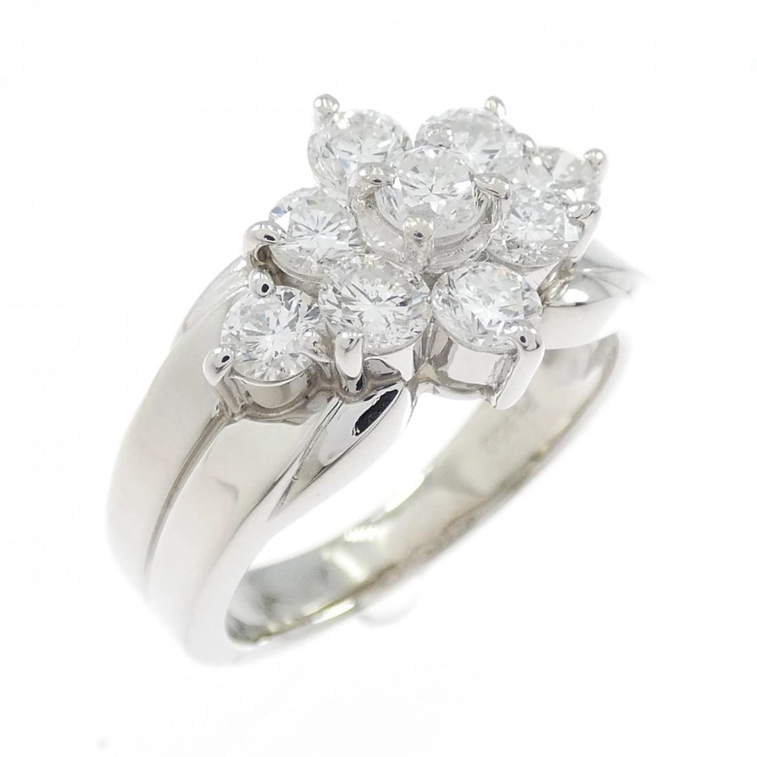 PT900 FLOWER DIAMOND RING: PT900 Flower Diamond Ring Brand: Unbranded Type/Style: Diamond Ring Material: Platinum900, Color: Platinum Size: US 5 Accessories: None Accessories Notice: When purchasing pre-owned goods,