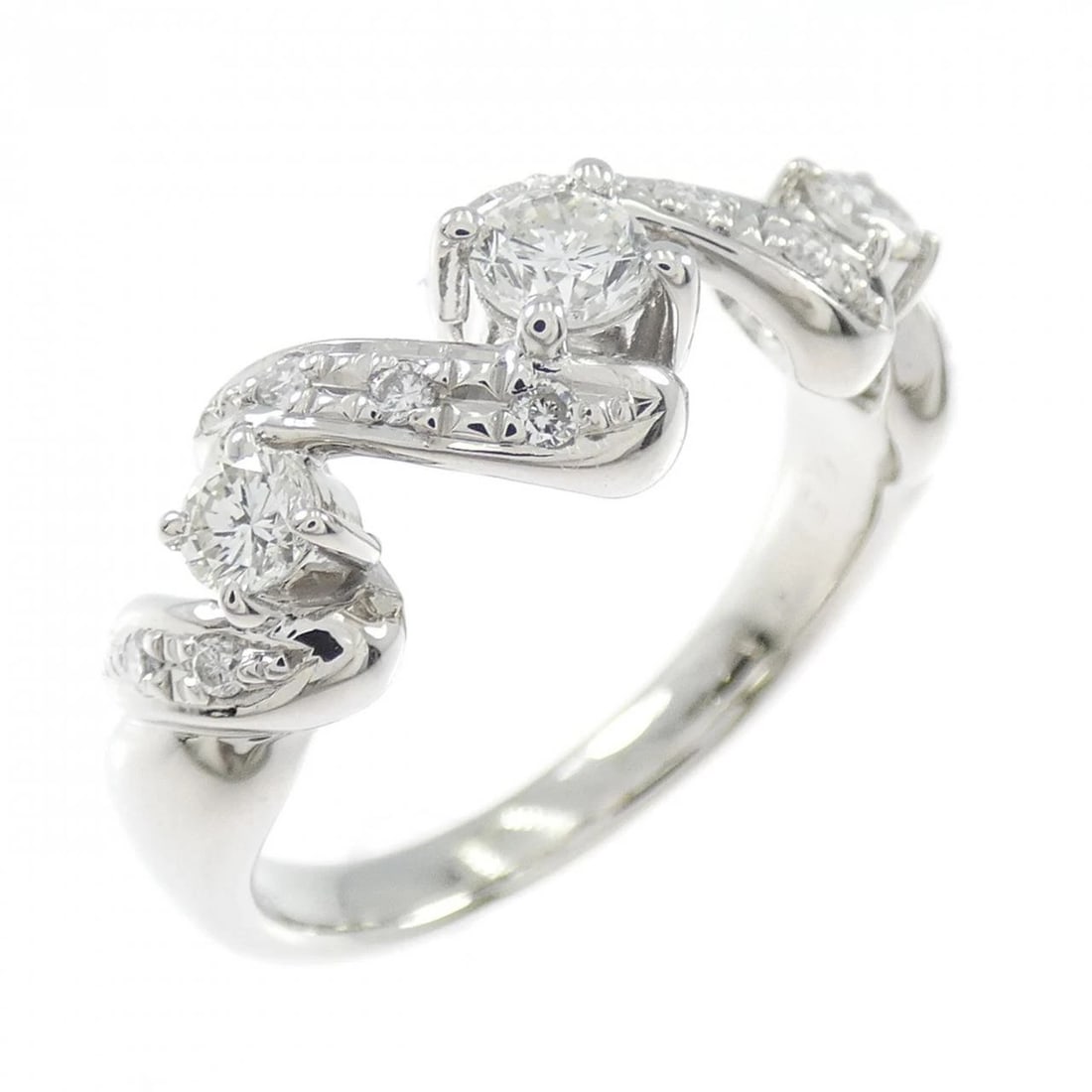 PT900 DIAMOND RING: PT900 Diamond Ring Brand: Unbranded Type/Style: Diamond Ring Material: PT900, Color: Silver Size: US 7 1/4 Accessories: None Accessories Notice: When purchasing pre-owned goods, please ref