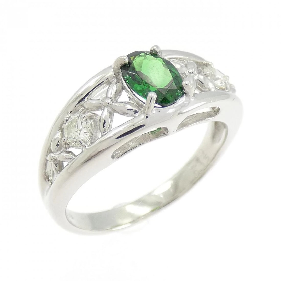 PT900 GREEN GARNET RING: PT900 Green Garnet Ring Brand: Unbranded Type/Style: Garnet Ring Material: Platinum900, Main Stone/Creation Garnet Secondary Stone Diamond Color: Platinum Size: US 5 1/2 Accessories: None