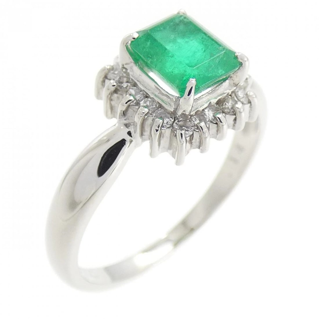PT900 EMERALD RING: PT900 Emerald Ring Brand: Unbranded Type/Style: Emerald ring Material: Platinum900, Main Stone/Creation Emerald Secondary Stone Diamond Color: Platinum Size: US 5 3/4 Accessories: None Accessories