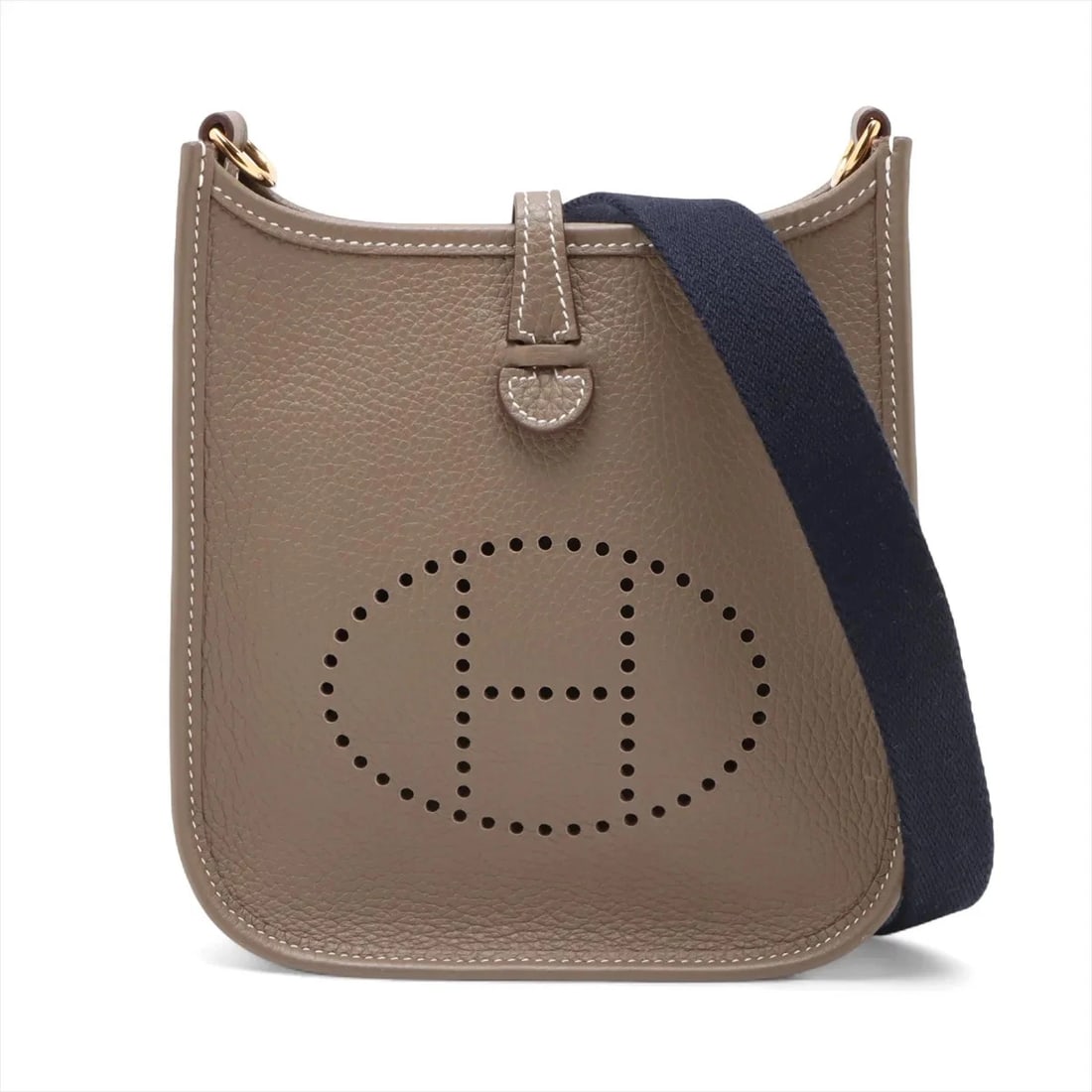 HERMES EVELYN 16 TPM AMAZON TAURILLON CLEMENCE ETOUPE: Hermes evelyn 16 TPM Amazon Taurillon Clemence Etoupe Brand: Hermes Type/Style: Shoulder bag Material: Taurillon Clemence Color: Etoupe Size: Height:7.7inchLength:6.9inchDepth:2.0inch Accessories: