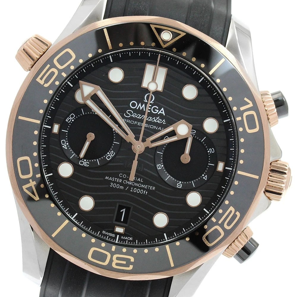 OMEGA SEAMASTER MASTER CHRONOMETER WATCH: OMEGA Seamaster Master Chronometer Brand: OMEGA Type/Style: Wristwatch Material: Band Material rubber, Case Material Stainless Steel/Sedona Rose Gold Color: Band Color black, Case Color Silver / Gold,