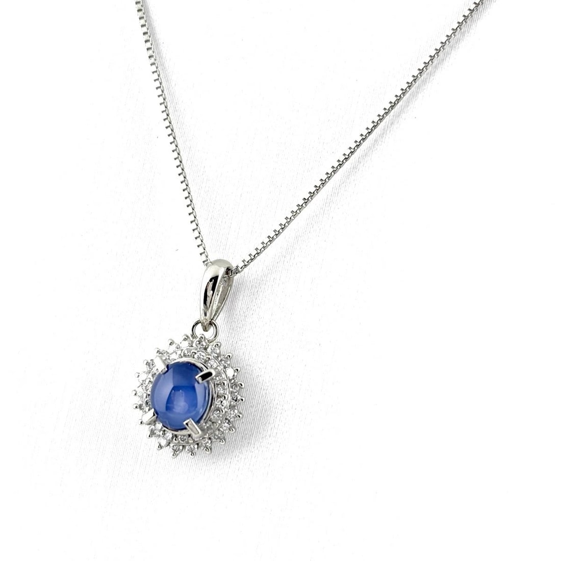 SAPPHIRE DESIGN NECKLACE PLATINUM PENDANT: Sapphire design necklace Platinum Pendant Brand: Unbranded Type/Style: Necklace Material: Pt900, Main Stone Sapphire Color: PT Size: Chain / code 40cm(15.7") Total length of the pendant head including