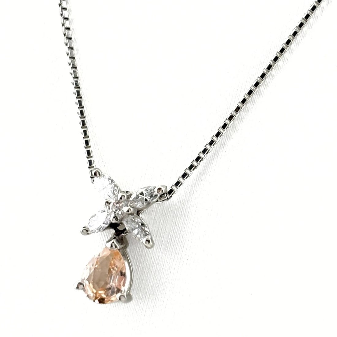 SAPPHIRE DESIGN NECKLACE PLATINUM: Sapphire design necklace Platinum Brand: Unbranded Type/Style: Necklace Material: Pt900, Main Stone Sapphire Color: PT Size: Chain / code 46cm(18.1") Pendant size 11.3?7.2mm(0.4") Accessories: Non