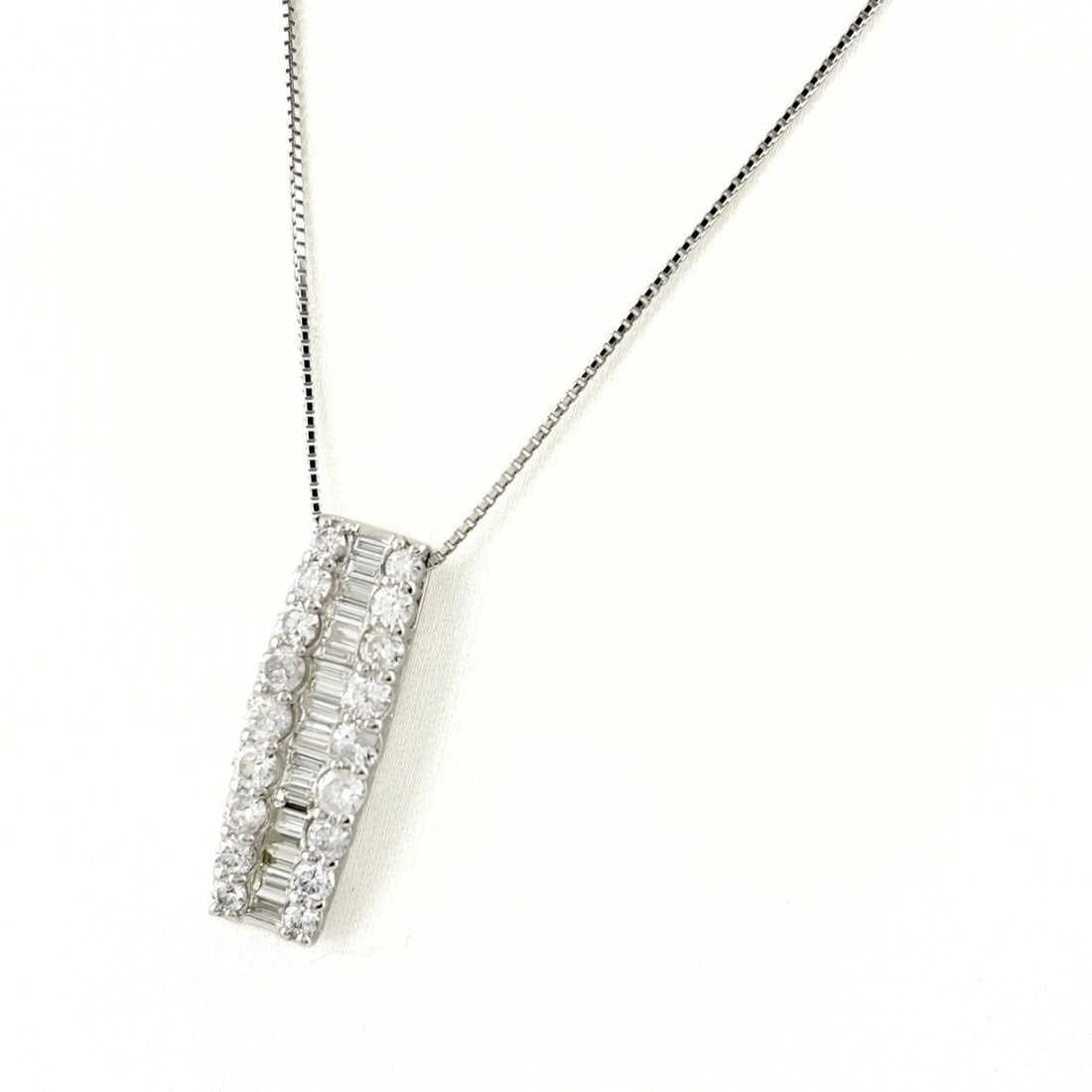 MELEE DIAMOND DESIGN NECKLACE: melee diamond design necklace Brand: Unbranded Type/Style: Necklace Material: Pt900, Color: PT Size: Chain / code 45cm(17.7") Pendant size 25.5?8.9mm(1.0") Accessories: None Accessories No