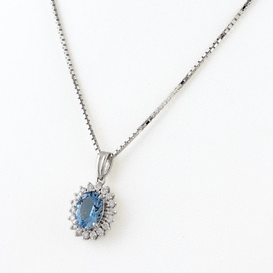 AQUAMARINE DESIGN NECKLACE PLATINUM PENDANT: Aquamarine Design Necklace Platinum Pendant Brand: Unbranded Type/Style: Necklace Material: Pt900, Main Stone Aquamarine Color: PT Size: Chain / code 40cm(15.7") Total length of the pendant head inclu