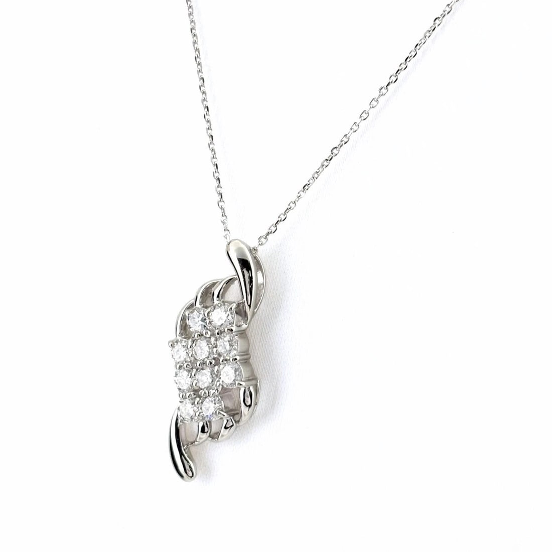 MELEE DIAMOND DESIGN NECKLACE PLATINUM PENDANT: melee diamond design necklace Platinum Pendant Brand: Unbranded Type/Style: Necklace Material: Pt900, Color: PT Size: Chain / code 45cm(17.7") Pendant size 24.4?10.2mm(1.0") Accessories: None