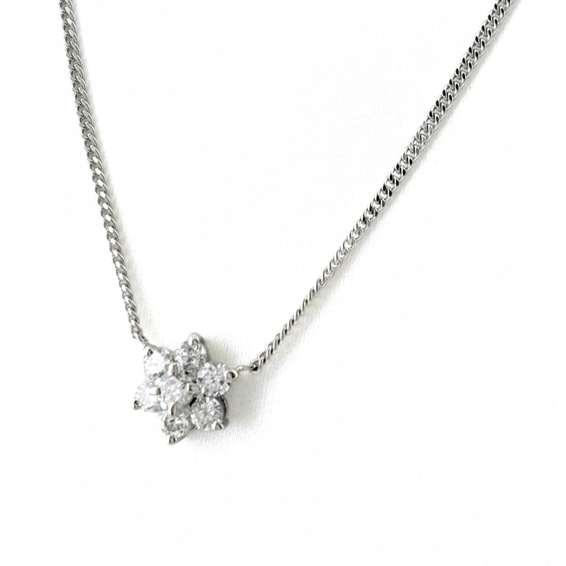 MELEE DIAMOND DESIGN NECKLACE PLATINUM PENDANT: melee diamond design necklace Platinum Pendant Brand: Unbranded Type/Style: Necklace Material: Pt900, Color: PT Size: Chain / code 47cm(18.5") Total length of the pendant head including a bail 8.9?10.