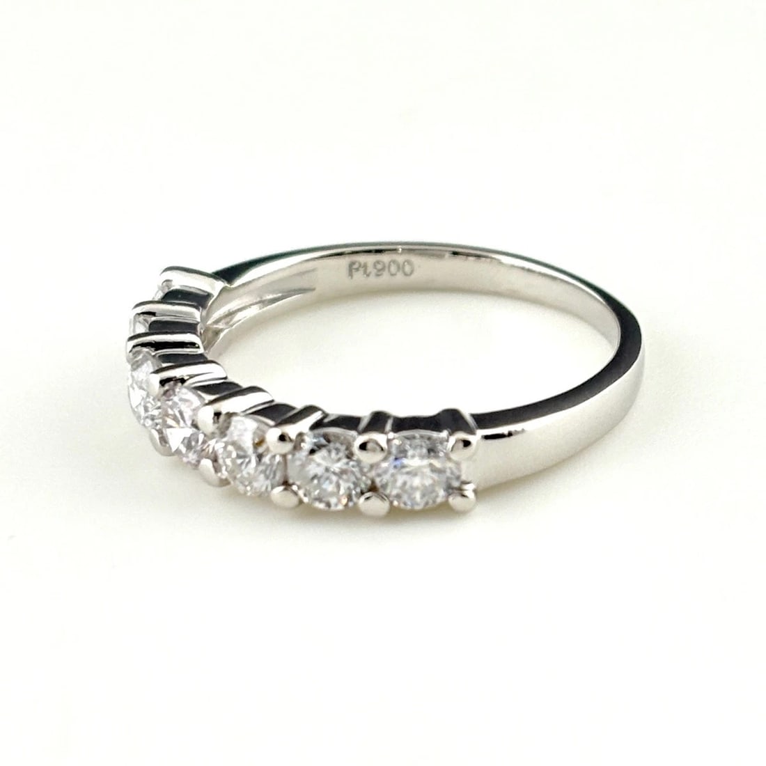 MELEE DIAMOND DESIGN PLATINUM RING: melee diamond design Platinum Ring Brand: Unbranded Type/Style: Ring Material: Pt900, Color: PT Size: US 6 to 6.5 Accessories: None Accessories Notice: When purchasing pre-owned goods, ple