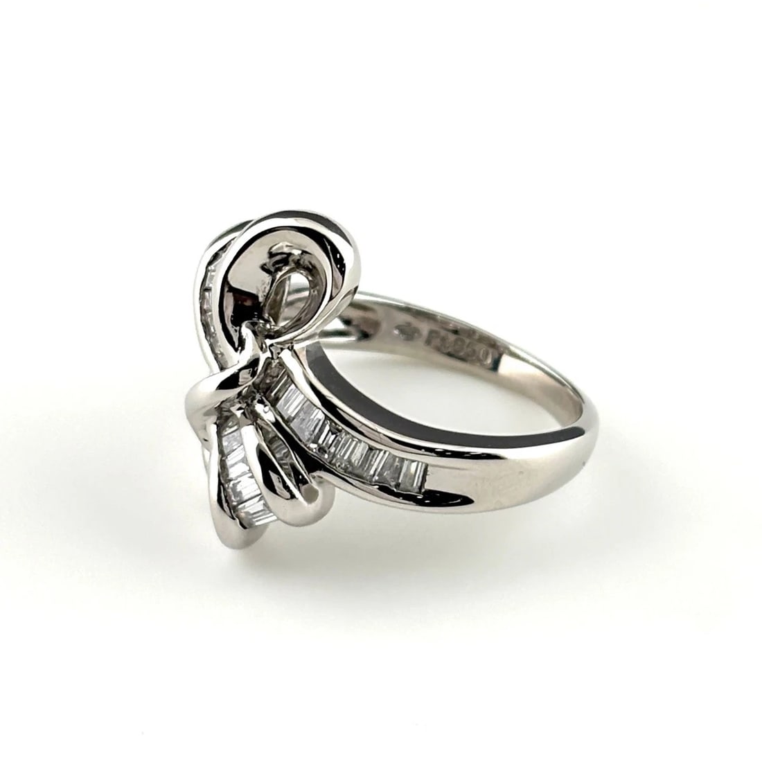 MELEE DIAMOND DESIGN PLATINUM RING: melee diamond design Platinum ring Brand: Unbranded Type/Style: Ring Material: Pt850, Color: PT Size: US 6 Accessories: None Accessories Notice: When purchasing pre-owned goods, please refer to the