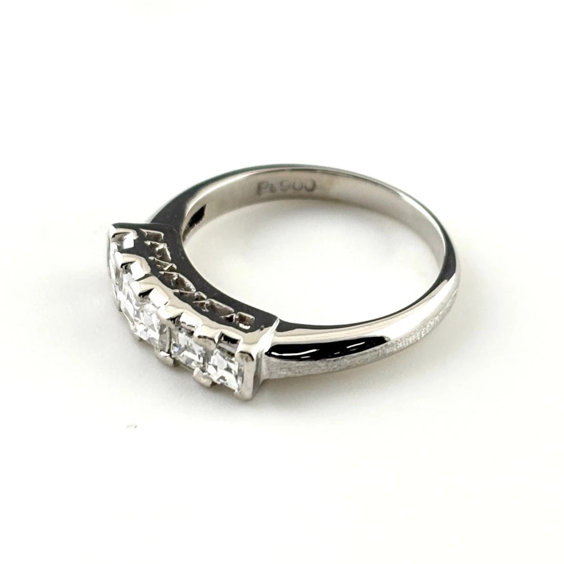 MELEE DIAMOND DESIGN PLATINUM RING: melee diamond design Platinum ring Brand: Unbranded Type/Style: Ring Material: Pt900, Color: PT Size: US 3.5 Accessories: None Accessories Notice: When purchasing pre-owned goods, please r