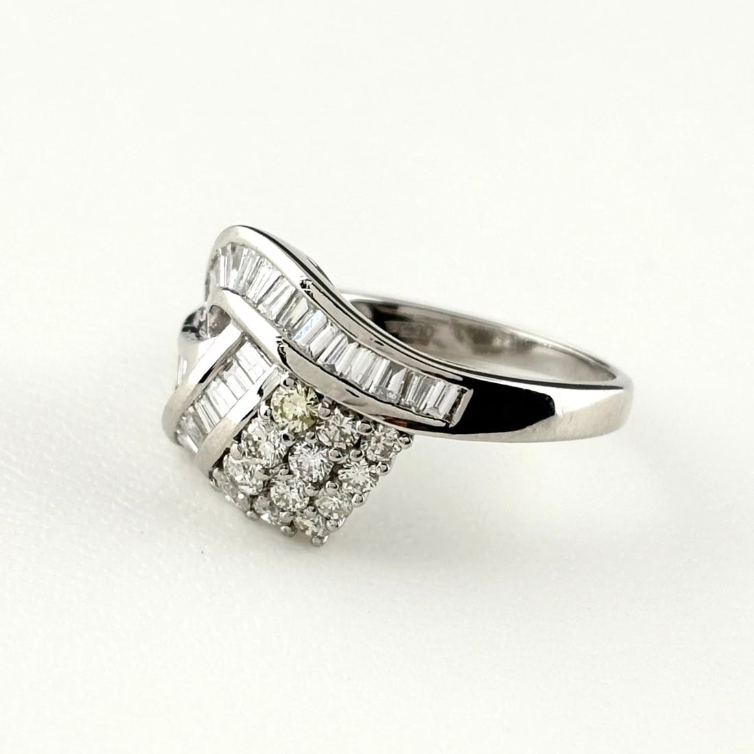 MELEE DIAMOND DESIGN PLATINUM RING: melee diamond design Platinum ring Brand: Unbranded Type/Style: Ring Material: Pt900, Color: PT Size: US 5 Accessories: None Accessories Notice: When purchasing pre-owned goods, please refer to the