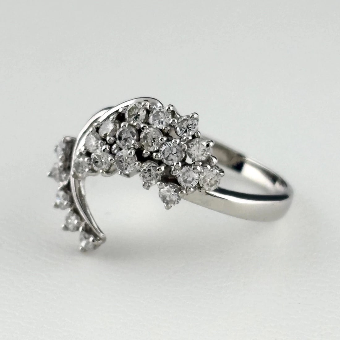 MELEE DIAMOND DESIGN PLATINUM RING: melee diamond design Platinum ring Brand: Unbranded Type/Style: Ring Material: Pt900, Color: PT Size: US 5 Accessories: None Accessories Notice: When purchasing pre-owned goods, please refer to the