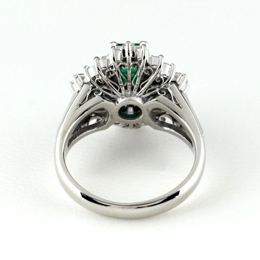 EMERALD DESIGN PLATINUM RING - 3