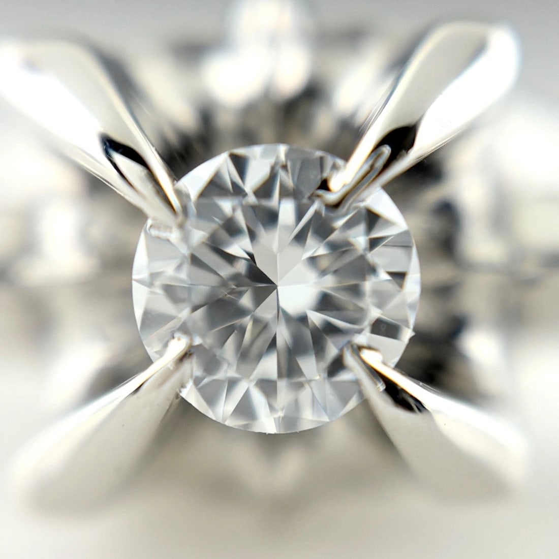 DIAMOND DESIGN PLATINUM RING - 2