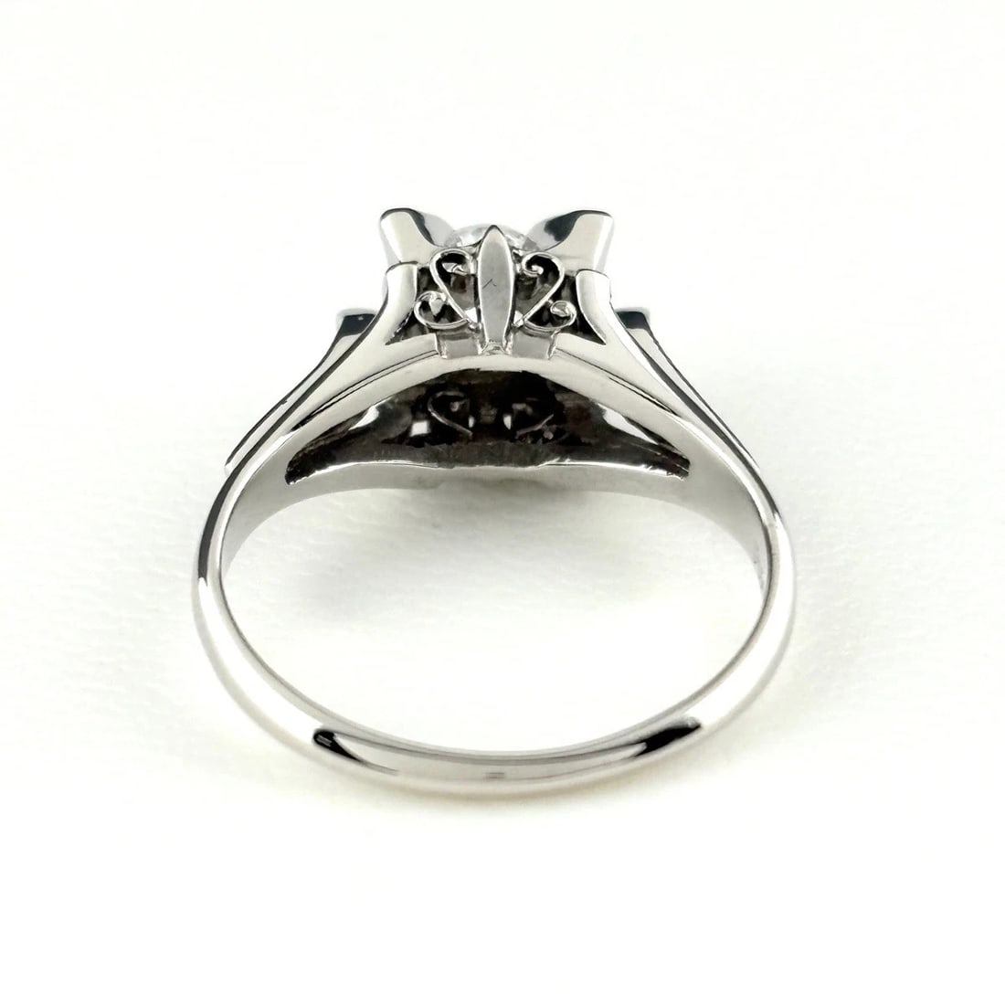 DIAMOND DESIGN PLATINUM RING - 3