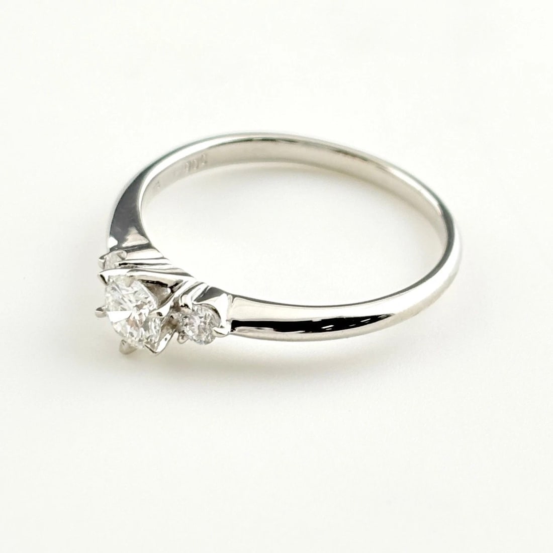 DIAMOND DESIGN RING PLATINUM: diamond design ring Platinum Brand: Unbranded Type/Style: Ring Material: Pt900, Color: PT Size: US 7.5 to 8 Accessories: None Accessories Notice: When purchasing pre-owned goods, please refer to the