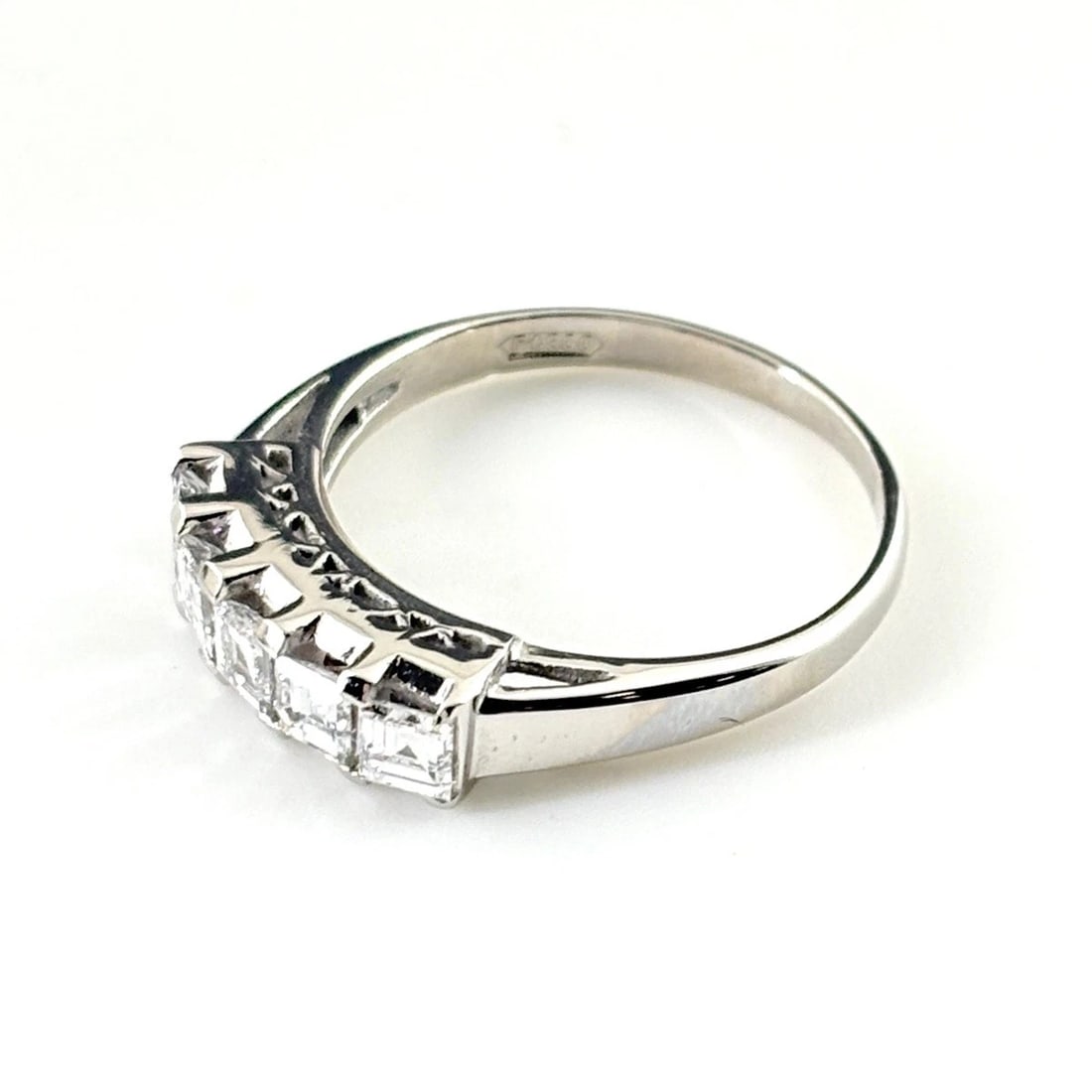 MELEE DIAMOND DESIGN RING: melee diamond design ring Brand: Unbranded Type/Style: Ring Material: Pt900, Color: PT Size: US 6.5 to 7 Accessories: None Accessories Notice: When purchasing pre-owned goods, please refer to the