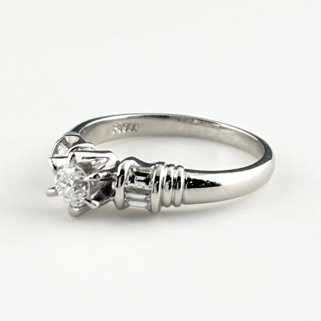 DIAMOND DESIGN RING PLATINUM: diamond design ring Platinum Brand: Unbranded Type/Style: Ring Material: Pt900, Color: PT Size: US 5 Accessories: None Accessories Notice: When purchasing pre-owned goods, please refer to the photos