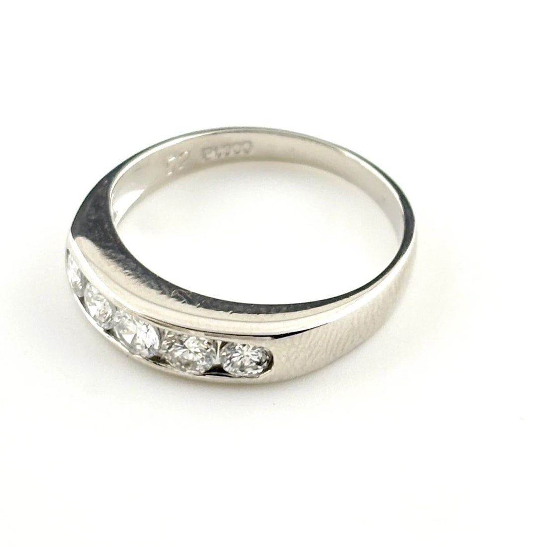 MELEE DIAMOND DESIGN RING PLATINUM: melee diamond design ring Platinum Brand: Unbranded Type/Style: Ring Material: Pt900, Color: PT Size: US 5.5 to 6 Accessories: None Accessories Notice: When purchasing pre-owned goods, please refer