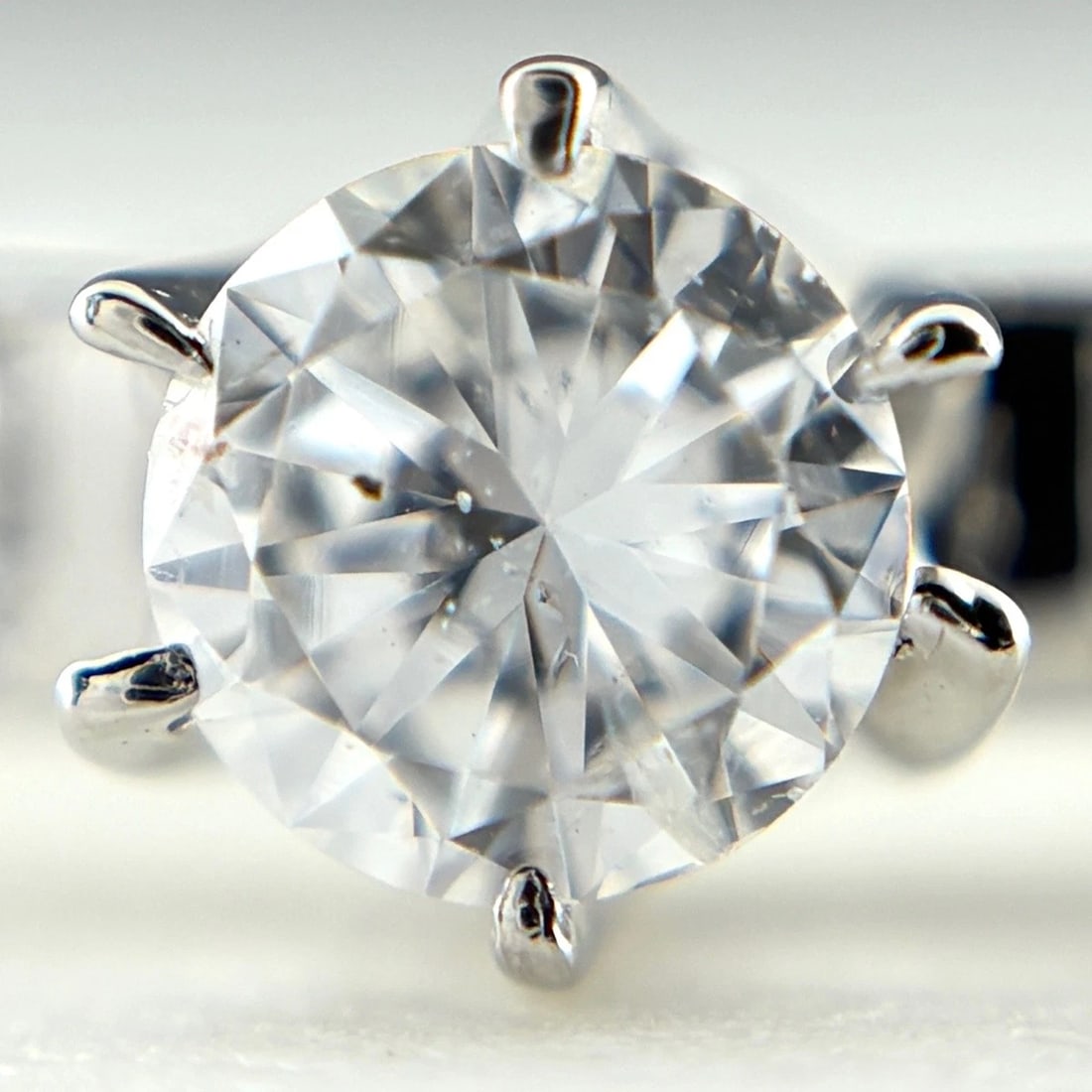 DIAMOND DESIGN PLATINUM RING - 2