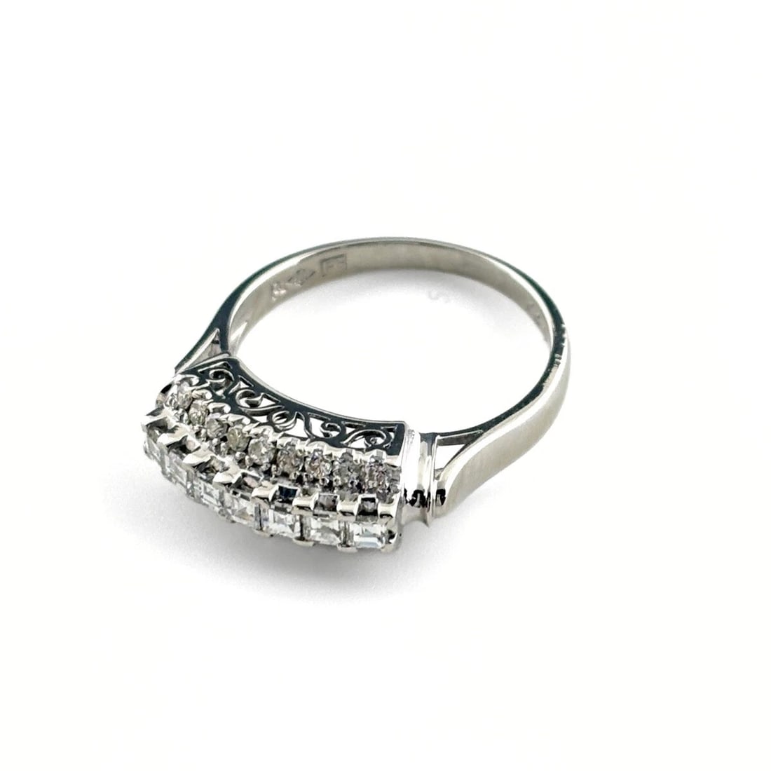 MELEE DIAMOND DESIGN RING PLATINUM: melee diamond design ring Platinum Brand: Unbranded Type/Style: Ring Material: Pt900, Color: PT Size: US 6.5 to 7 Accessories: None Accessories Notice: When purchasing pre-owned goods, please refer