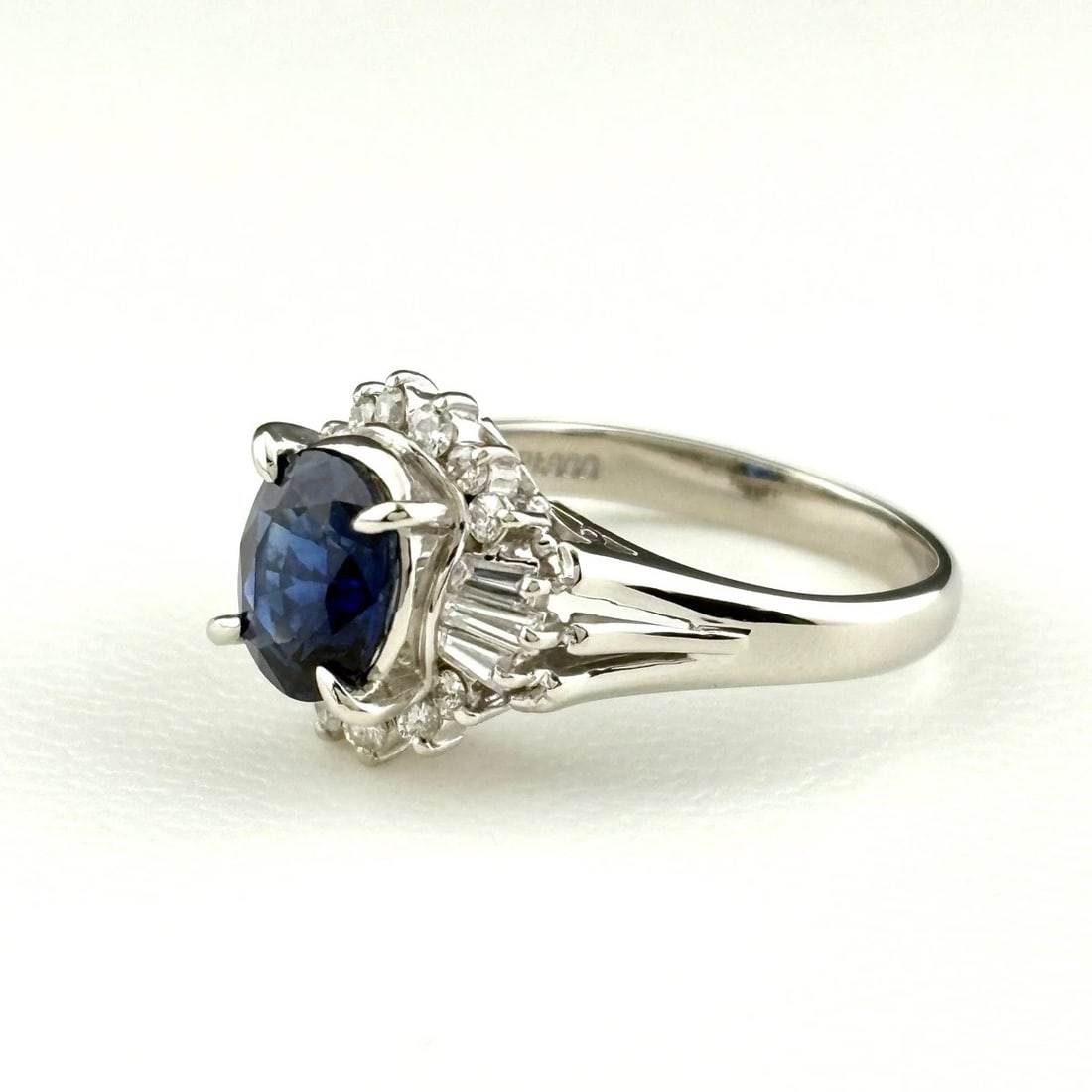SAPPHIRE DESIGN RING PLATINUM: sapphire design ring Platinum Brand: Unbranded Type/Style: Ring Material: Pt900, Main Stone sapphire Color: PT Size: US 4.5 to 5 Accessories: None Accessories Notice: When purchasing pre-owned goods,