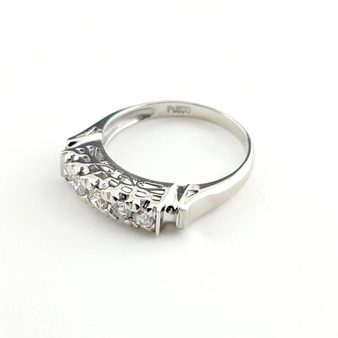 MELEE DIAMOND DESIGN RING PLATINUM: melee diamond design ring Platinum Brand: Unbranded Type/Style: Ring Material: Pt900, Color: PT Size: US 6 to 6.5 Accessories: None Accessories Notice: When purchasing pre-owned goods, please refer