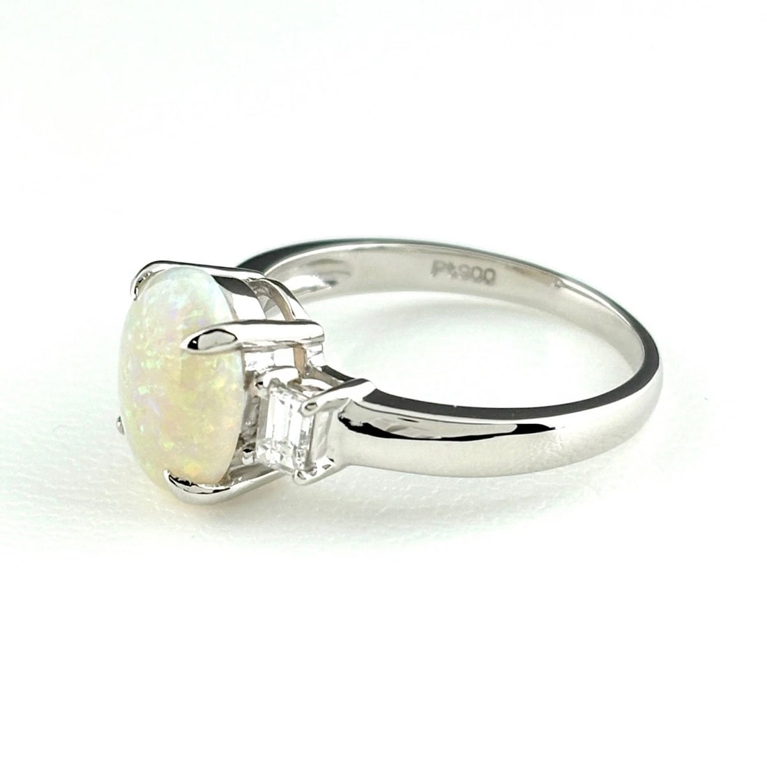 OPAL DESIGN RING PLATINUM: opal design ring Platinum Brand: Unbranded Type/Style: Ring Material: Pt900, Main Stone opal Color: PT Size: US 7 to 7.5 Accessories: None Accessories Notice: When purchasing pre-owned goo