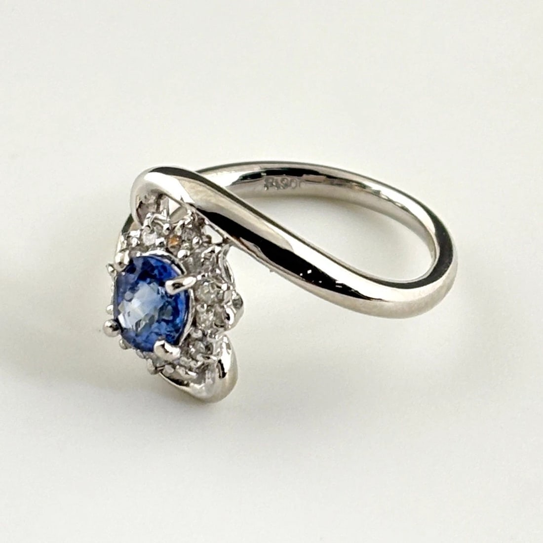 SAPPHIRE DESIGN RING PLATINUM: sapphire design ring Platinum Brand: Unbranded Type/Style: Ring Material: Pt900, Main Stone sapphire Color: PT Size: US 6 to 6.5 Accessories: None Accessories Notice: When purchasing pre-owned goods,