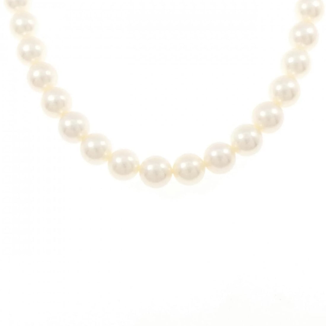 TASAKI AKOYA PEARL NECKLACE: TASAKI Akoya Pearl Necklace Brand: TASAKI Type/Style: Tasaki Necklace Material: Silver, Main Stone Akoya Pearl Color: Silver Size: Lenght 43cm Actual Size Chain maximum width approx.: 8.0mm