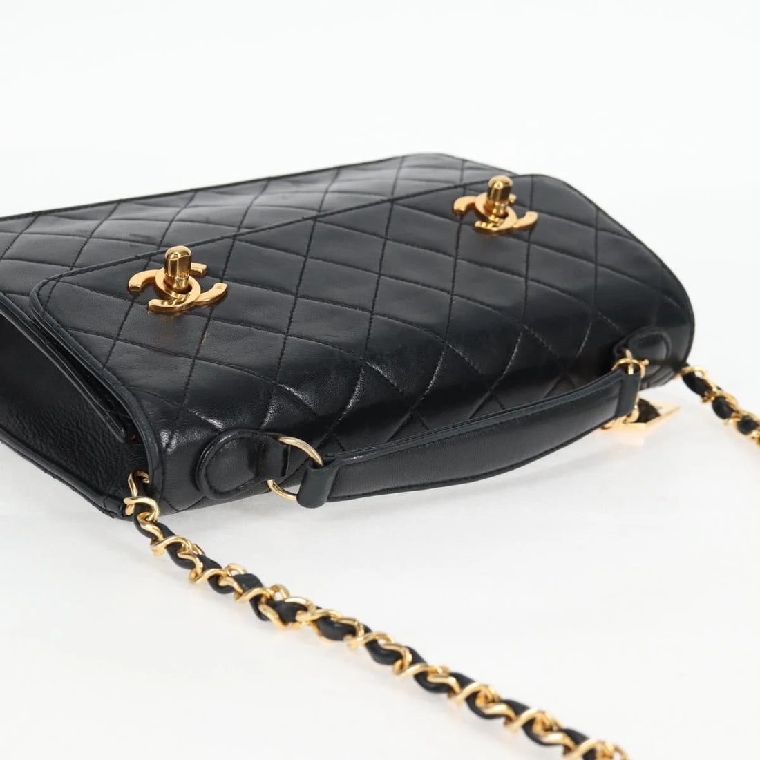CHANEL MATELASSE CHAIN SHOULDER BAG LAMB SKIN 2WAY BLACK GOLD: CHANEL Matelasse Chain Shoulder Bag Lamb Skin 2way Black Gold Brand: CHANEL Type/Style: Shoulder Bag Material: LambSkin Color: Black/Gold Size: Size(Inch) W9.1 x H5.5 x D1.6inch(Approx) Accessorie