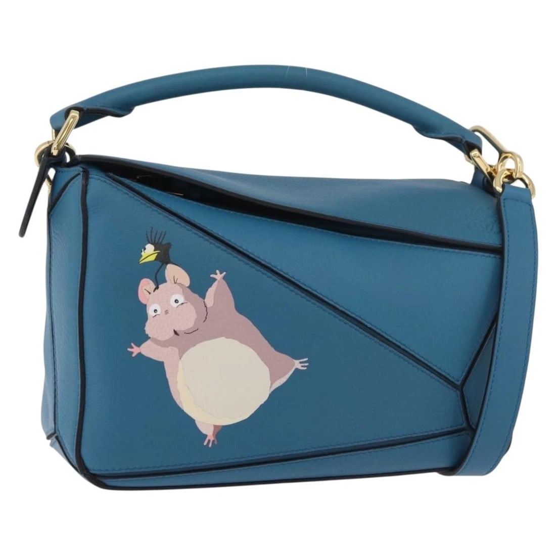 LOEWE ? GHIBLI SPIRITED AWAY FLYBIRD & BOH MOUSE PUZZLE SMALL BLUE: LOEWE ? Ghibli Spirited Away Flybird & Boh Mouse Puzzle Small Blue Brand: LOEWE Type/Style: Hand Bag Material: Leather Color: Light Blue/Gold Size: Size(Inch) W9.4 x H5.5 x D3.9inch(Approx) Handle Dro